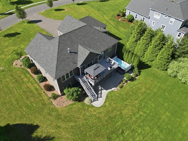 25 Pondview Dr, East Longmeadow, MA 01028