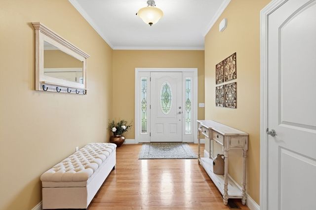25 Pondview Dr, East Longmeadow, MA 01028