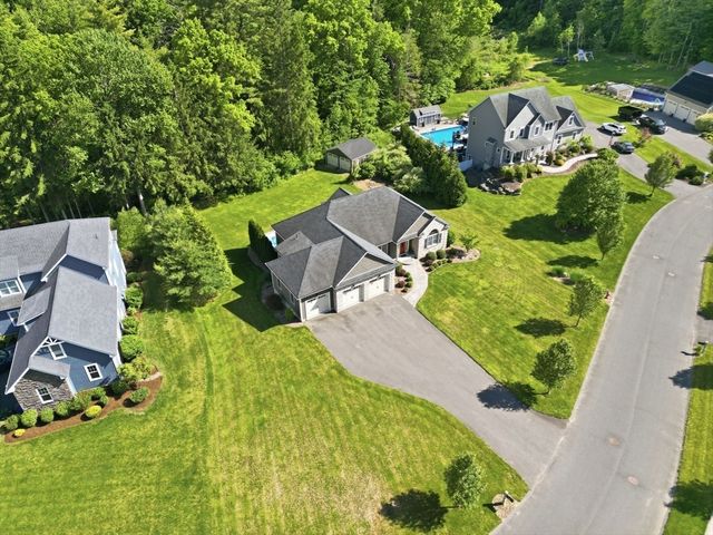 25 Pondview Dr, East Longmeadow, MA 01028