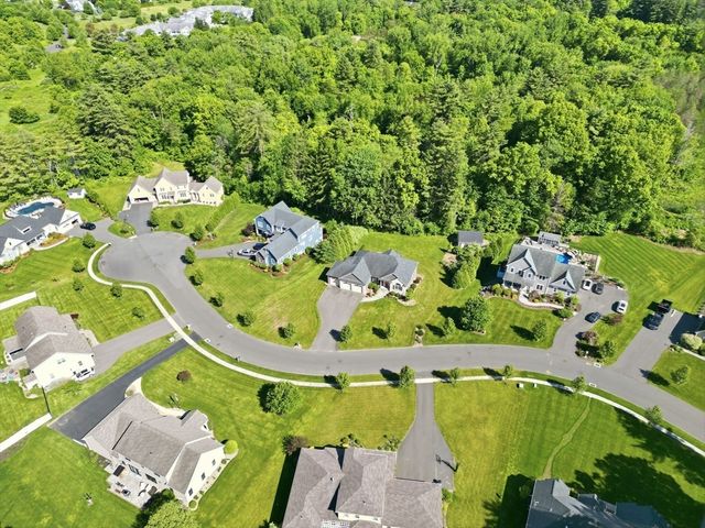 25 Pondview Dr, East Longmeadow, MA 01028