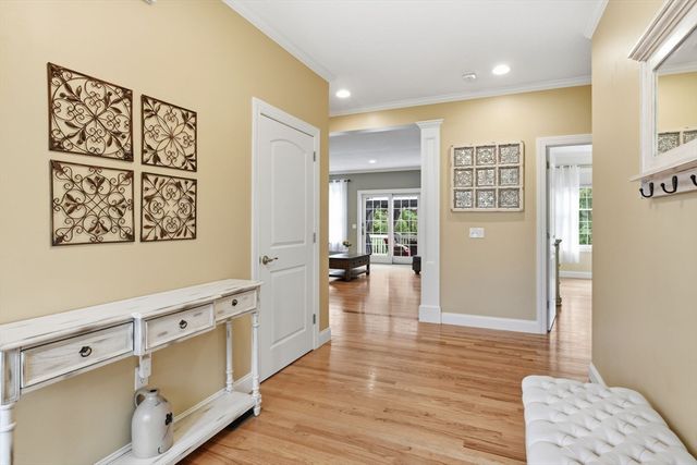 25 Pondview Dr, East Longmeadow, MA 01028
