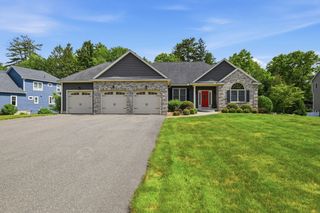 25 Pondview Dr, East Longmeadow, MA 01028