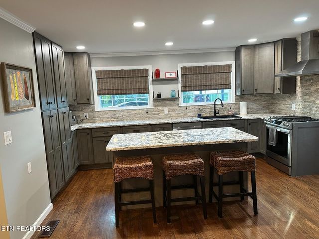 8024 Sharp Rd, Powell, TN 37849