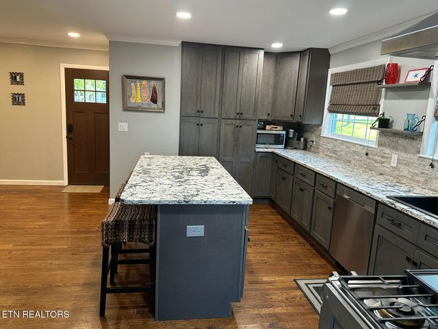 8024 Sharp Rd, Powell, TN 37849