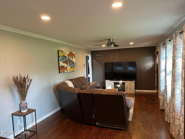 8024 Sharp Rd, Powell, TN 37849