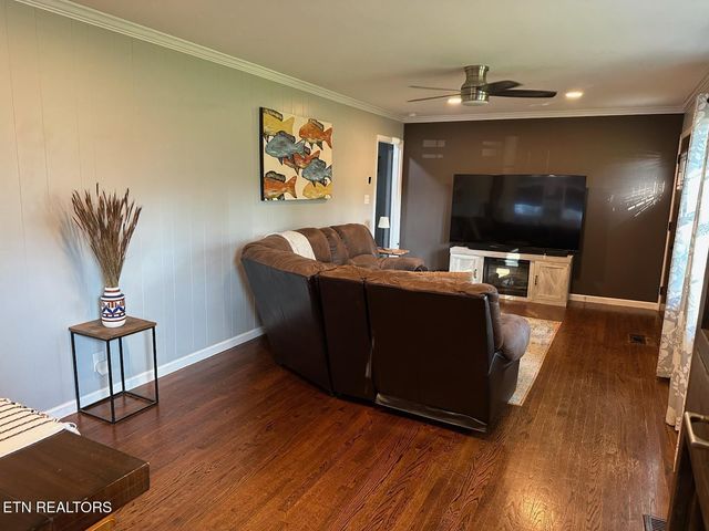 8024 Sharp Rd, Powell, TN 37849