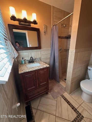 8024 Sharp Rd, Powell, TN 37849