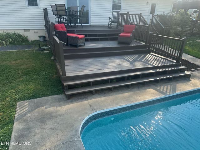 8024 Sharp Rd, Powell, TN 37849