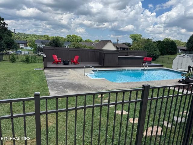 8024 Sharp Rd, Powell, TN 37849