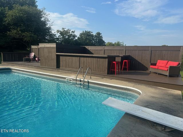 8024 Sharp Rd, Powell, TN 37849
