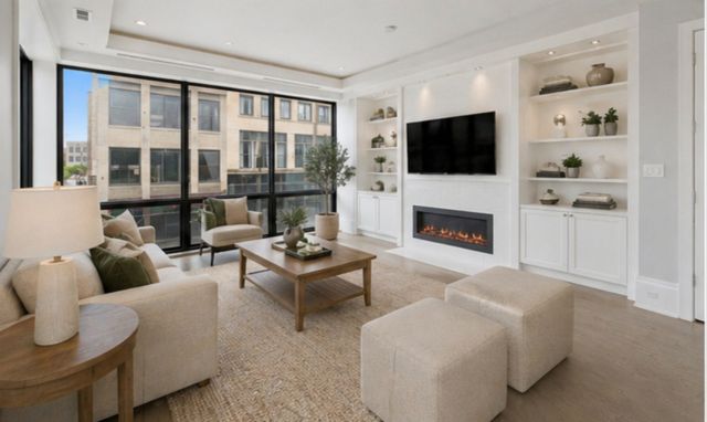 1258 N Milwaukee Avenue 2N, Chicago, IL 60622