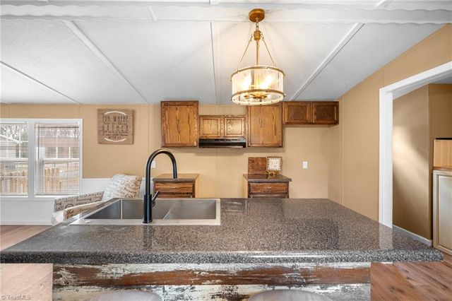 5370 N Nc Highway 150, Lexington, NC 27295