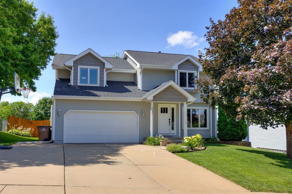 5030 Oakcreek Drive, Norwalk, IA 50211