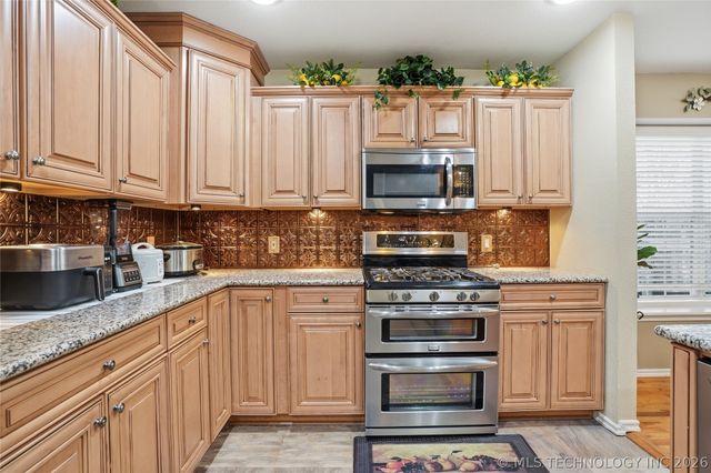 11421 S Mulberry Lane, Jenks, OK 74037