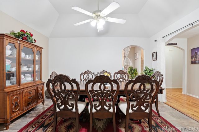 11421 S Mulberry Lane, Jenks, OK 74037