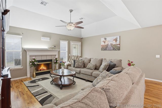 11421 S Mulberry Lane, Jenks, OK 74037