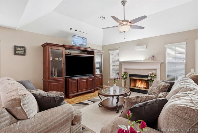 11421 S Mulberry Lane, Jenks, OK 74037