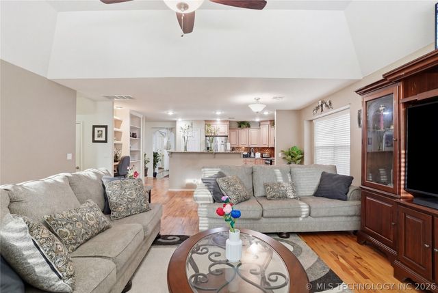 11421 S Mulberry Lane, Jenks, OK 74037