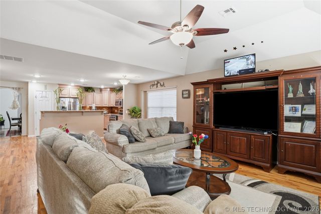 11421 S Mulberry Lane, Jenks, OK 74037