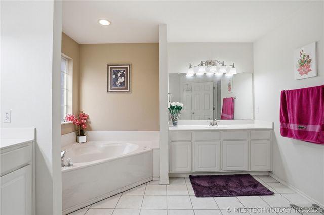 11421 S Mulberry Lane, Jenks, OK 74037