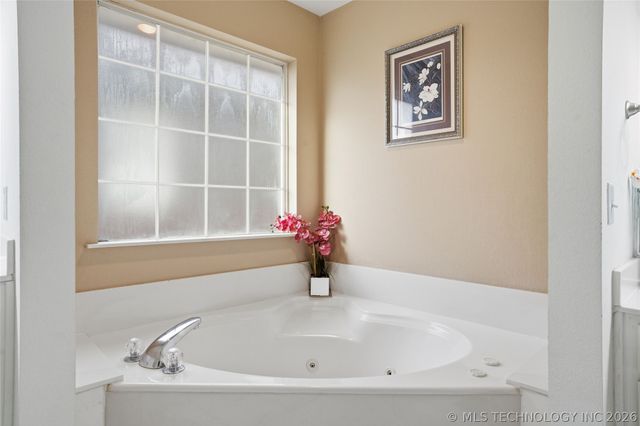 11421 S Mulberry Lane, Jenks, OK 74037