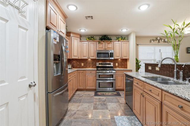 11421 S Mulberry Lane, Jenks, OK 74037