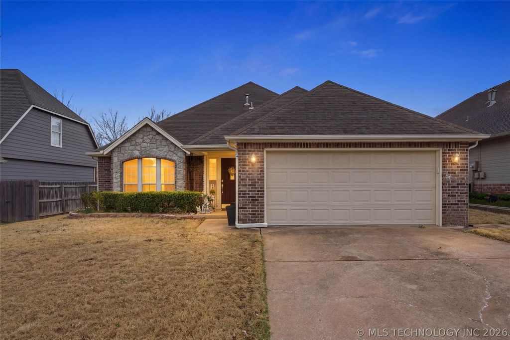 11421 S Mulberry Lane, Jenks, OK 74037