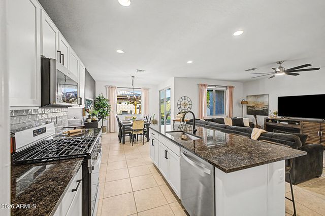 5637 W COPLEN FARMS Road, Laveen, AZ 85339