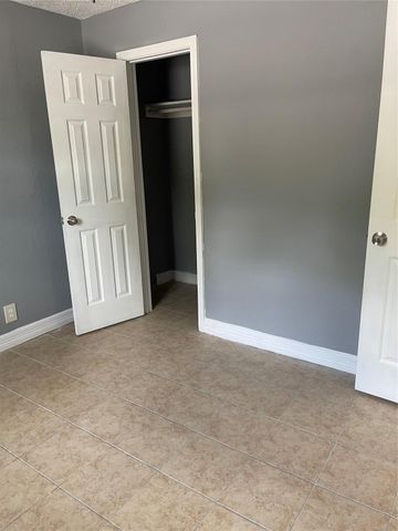 9211 N Green River Drive D, Houston, TX 77078