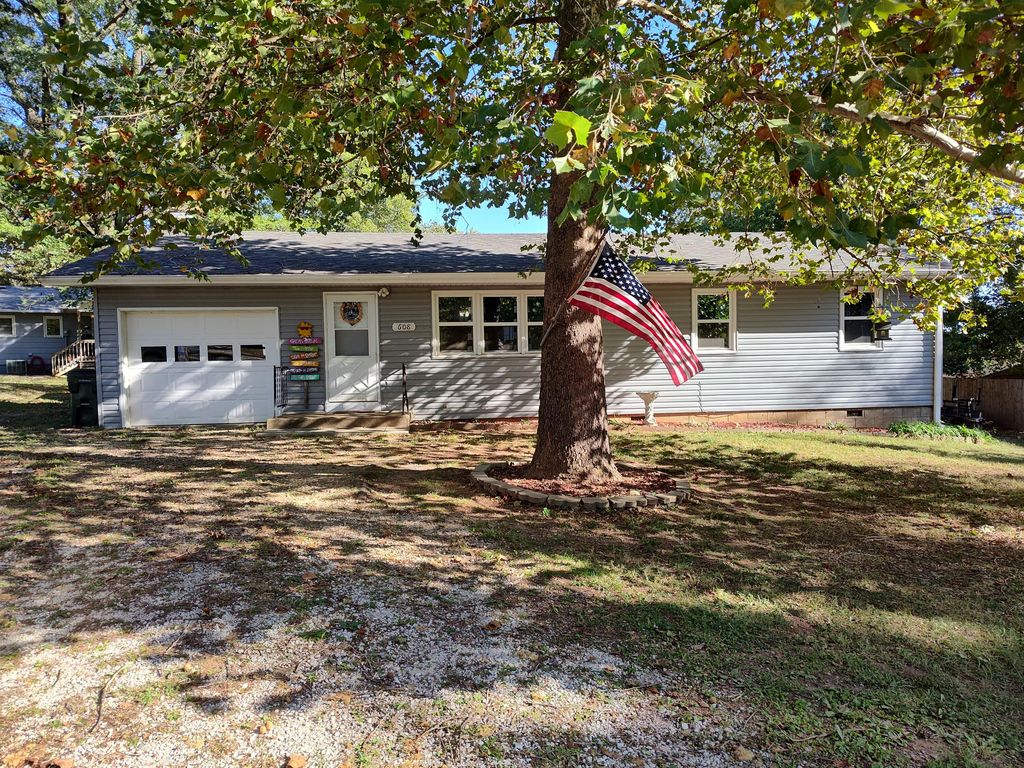 608 N Terrace Lane, Stockton, MO 65785