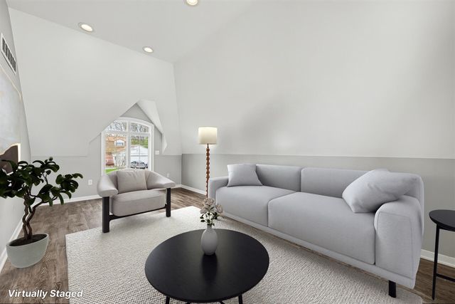 2382 Jackson Boulevard, Highland, MI 48356