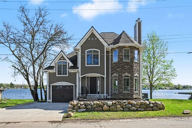 2382 Jackson Boulevard, Highland, MI 48356