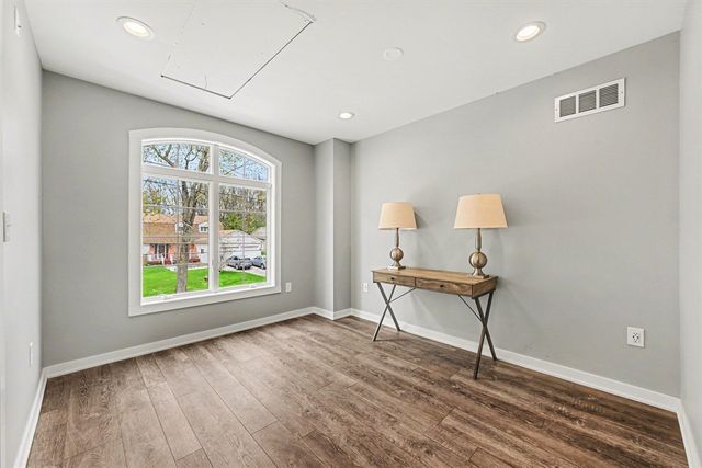 2382 Jackson Boulevard, Highland, MI 48356