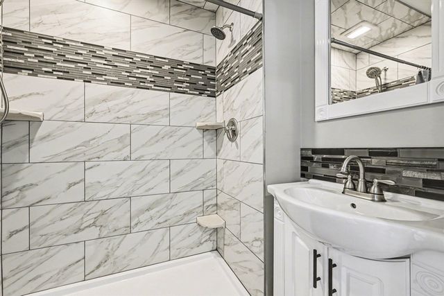2382 Jackson Boulevard, Highland, MI 48356