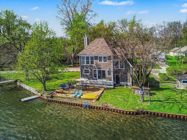2382 Jackson Boulevard, Highland, MI 48356
