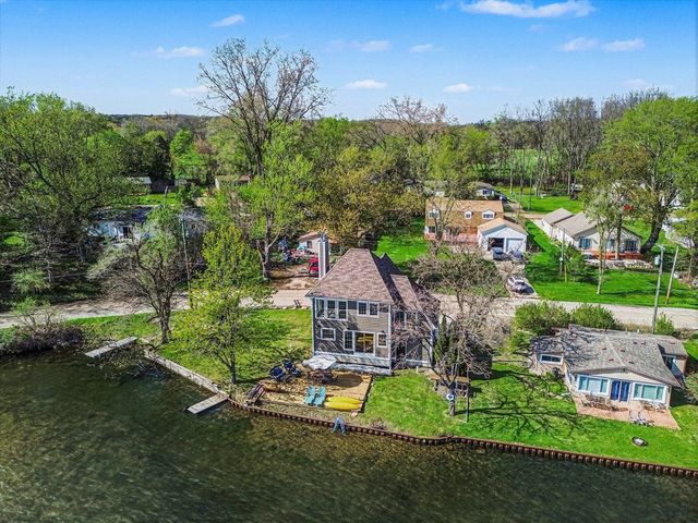 2382 Jackson Boulevard, Highland, MI 48356