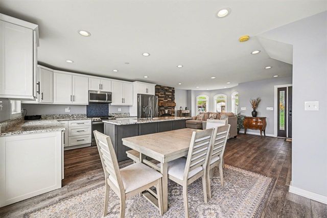 2382 Jackson Boulevard, Highland, MI 48356