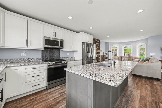 2382 Jackson Boulevard, Highland, MI 48356