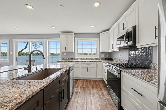 2382 Jackson Boulevard, Highland, MI 48356