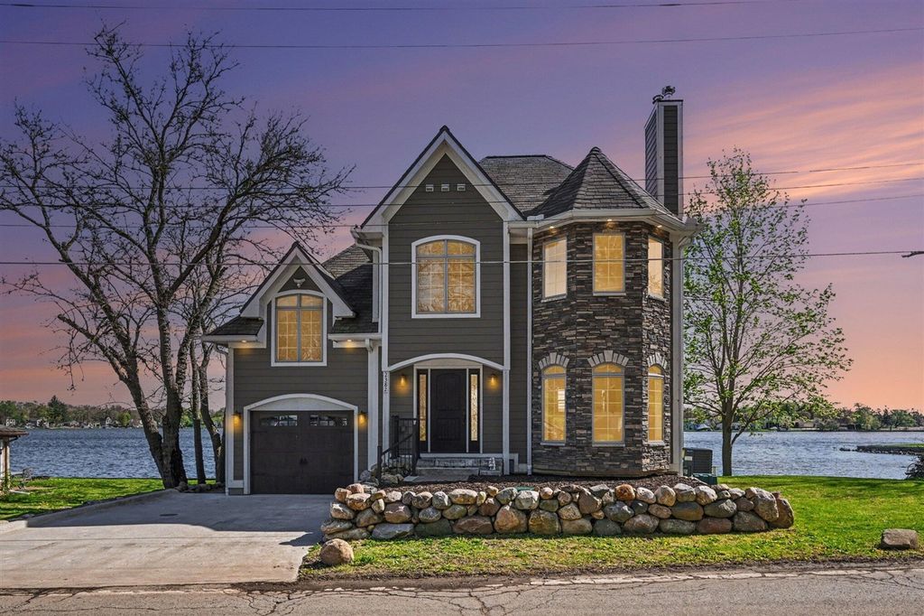 2382 Jackson Boulevard, Highland, MI 48356