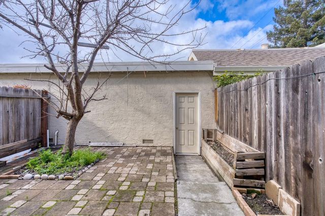 2252 Creek Bed Court, Santa Clara, CA 95054