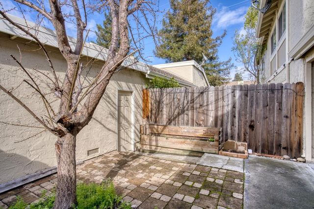 2252 Creek Bed Court, Santa Clara, CA 95054