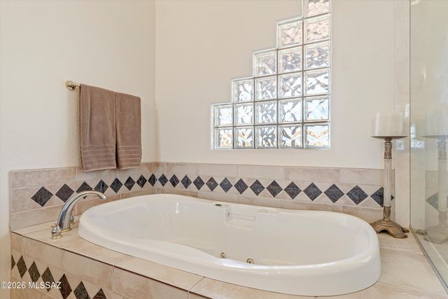 6262 W Trails End Road, Tucson, AZ 85745