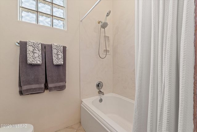 6262 W Trails End Road, Tucson, AZ 85745