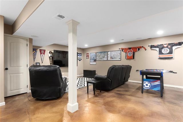 1809 NE Parks Summit Boulevard, Lee's Summit, MO 64064