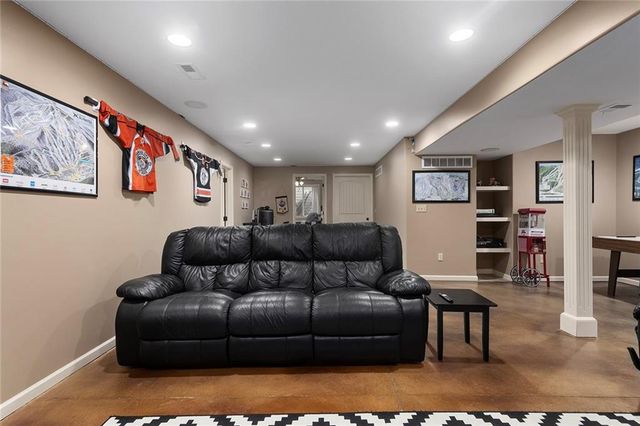 1809 NE Parks Summit Boulevard, Lee's Summit, MO 64064