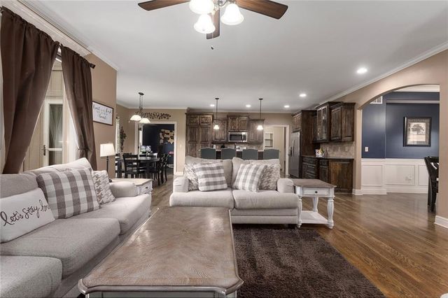 1809 NE Parks Summit Boulevard, Lee's Summit, MO 64064