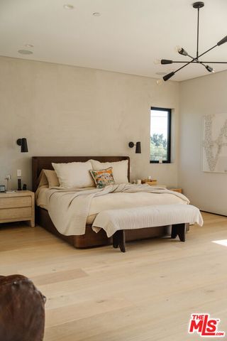 819 N Ogden Drive, Los Angeles, CA 90046