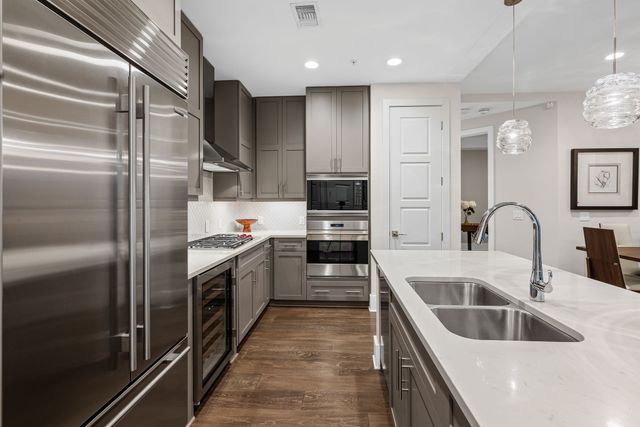 20 Rutledge St Apt 606, Nashville, TN 37210