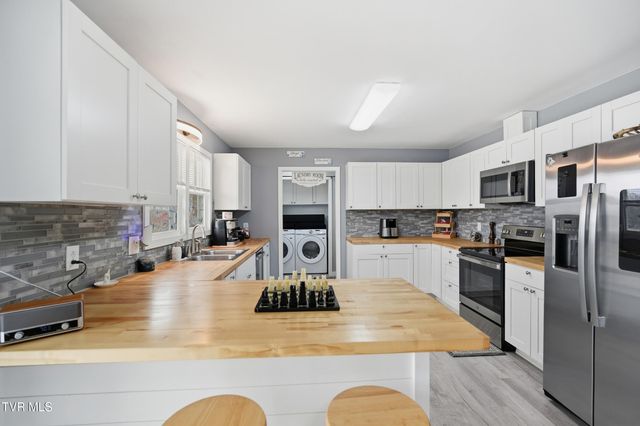 1325 Boones Creek Road, Jonesborough, TN 37659